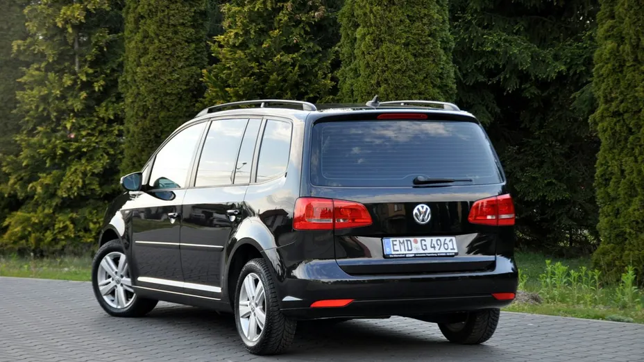 VOLKSWAGEN Touran -
