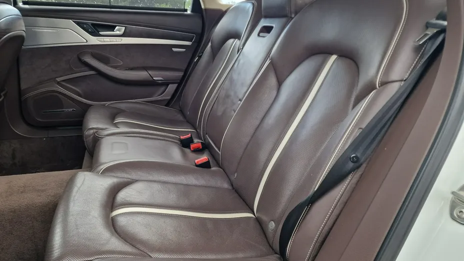 AUDI A8 -