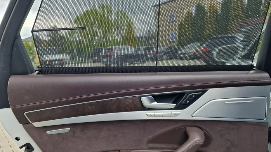 AUDI A8 -