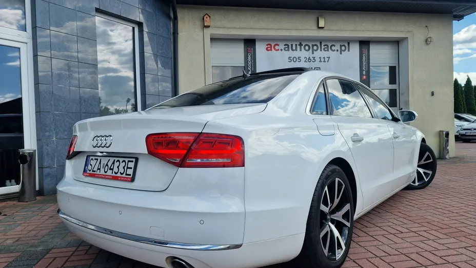 AUDI A8 -