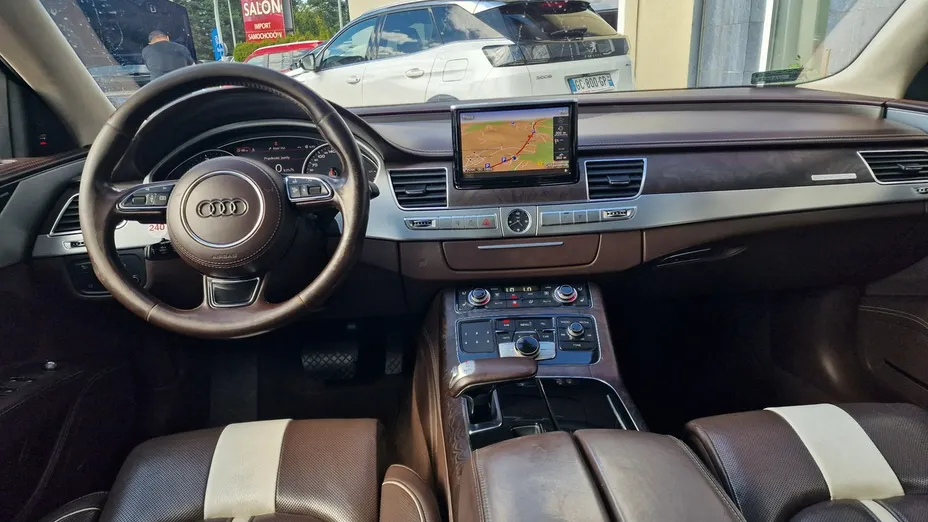 AUDI A8 -