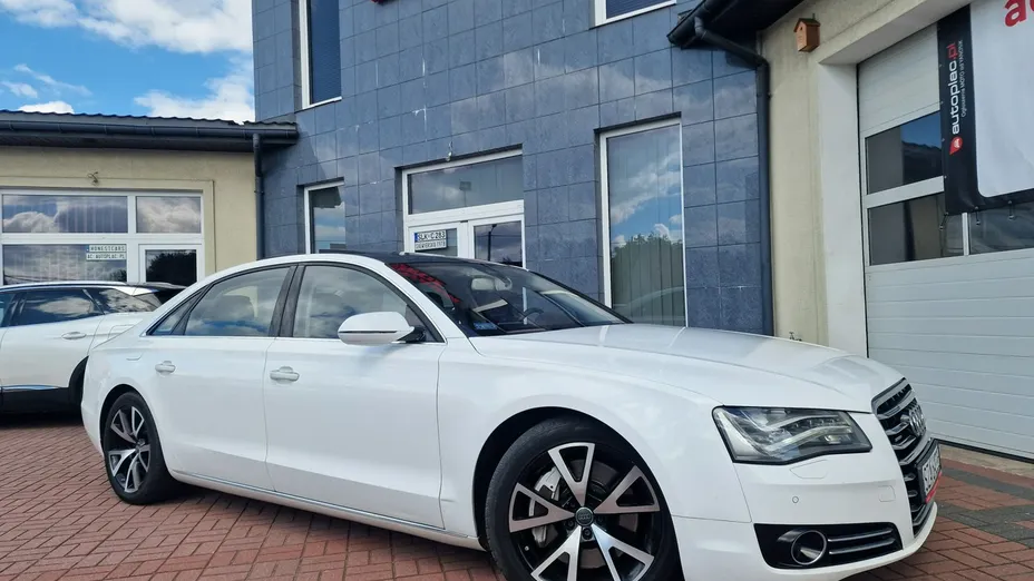 AUDI A8 -