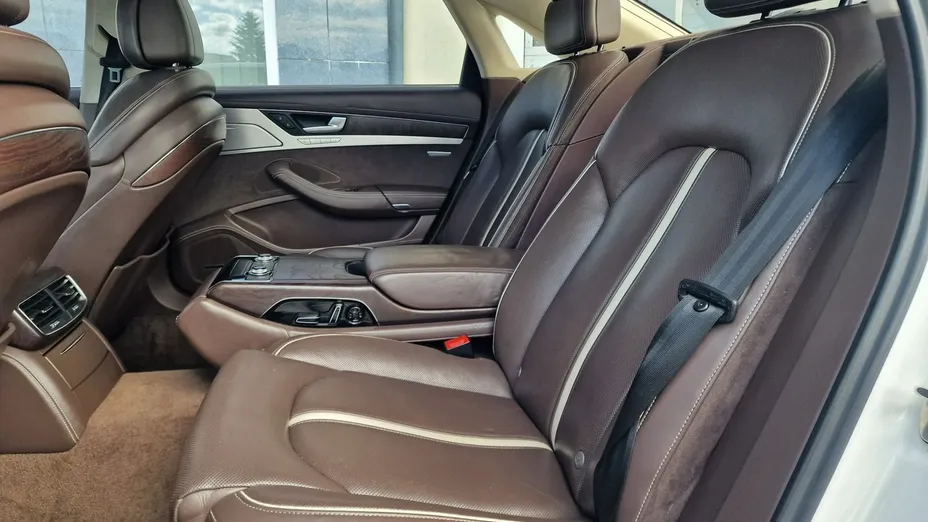 AUDI A8 -