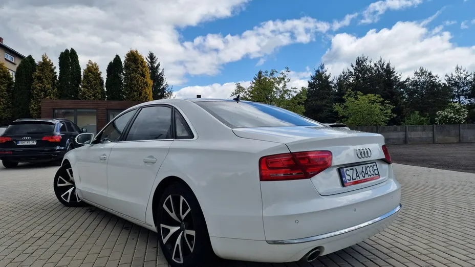 AUDI A8 -
