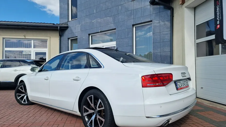 AUDI A8 -
