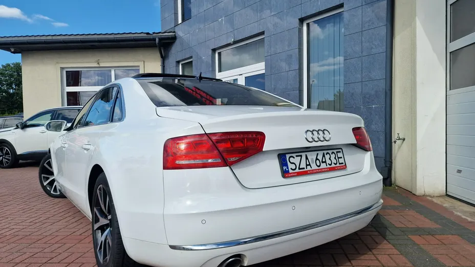 AUDI A8 -
