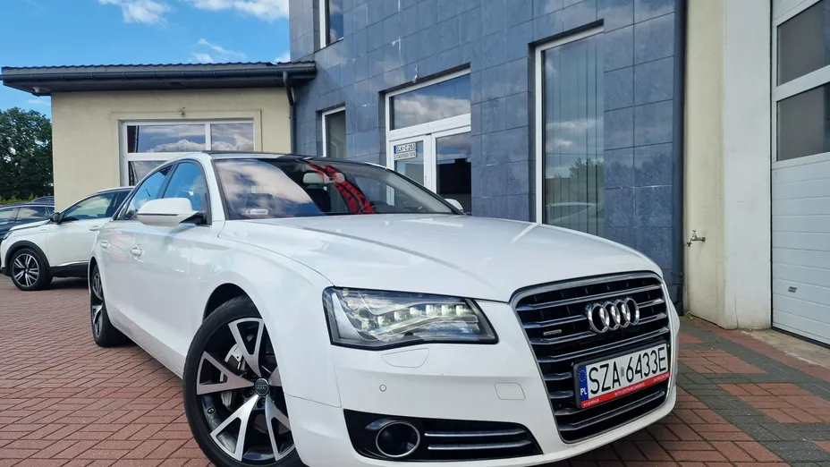 AUDI A8 -