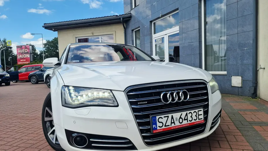 AUDI A8 -