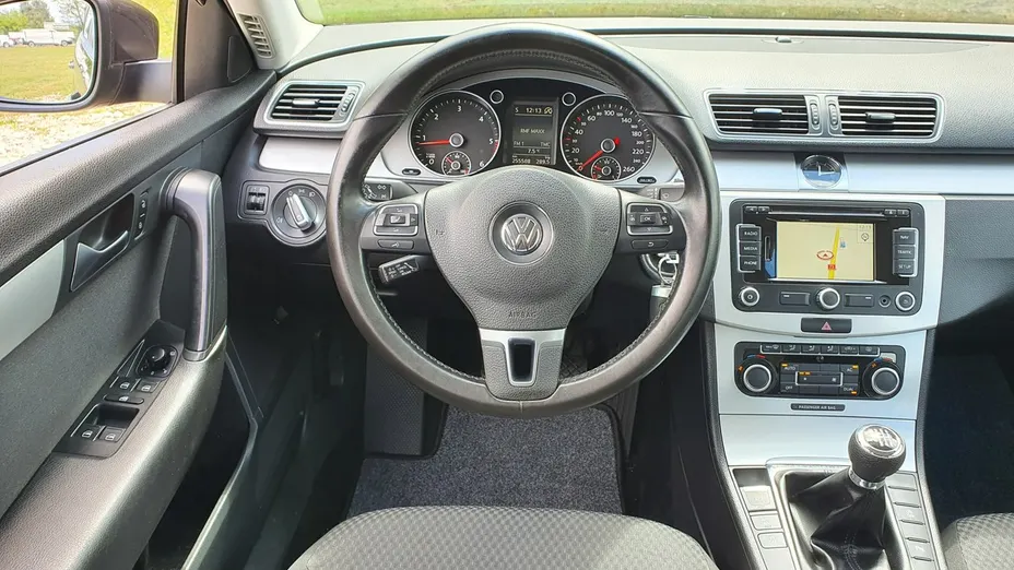 VOLKSWAGEN Passat -