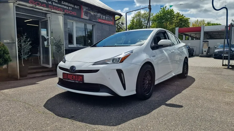 TOYOTA Prius -