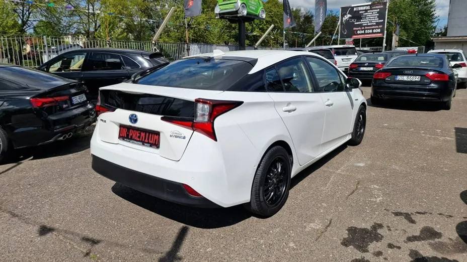 TOYOTA Prius -