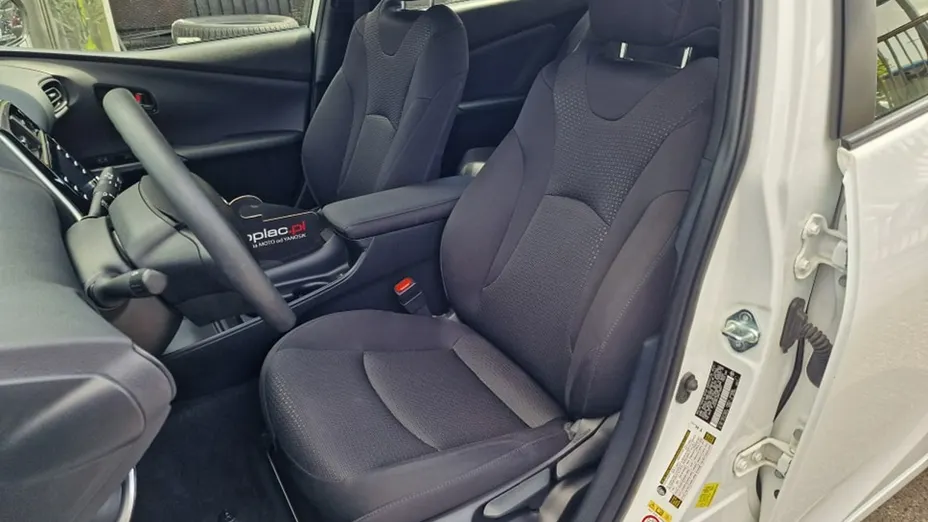 TOYOTA Prius -