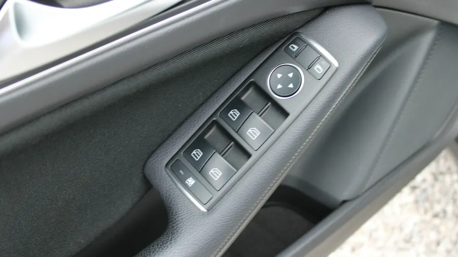 MERCEDES-BENZ GLA -