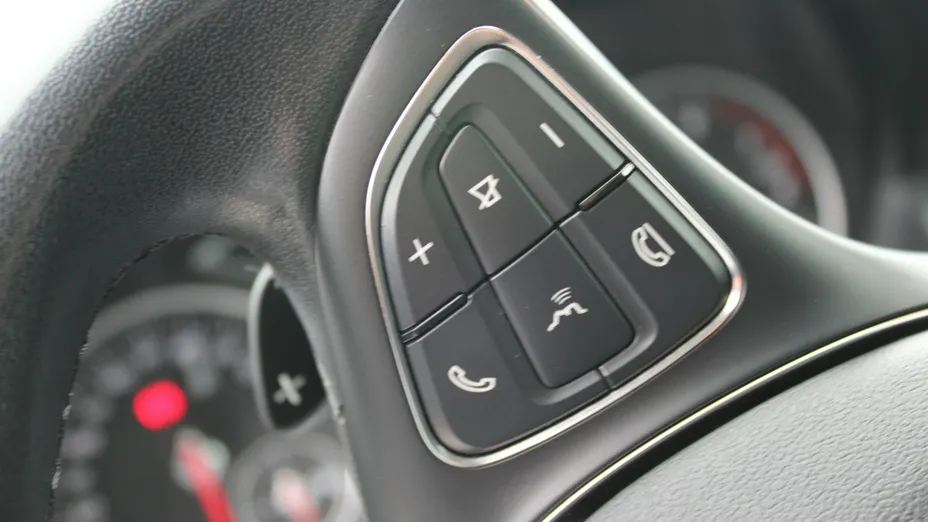 MERCEDES-BENZ GLA -