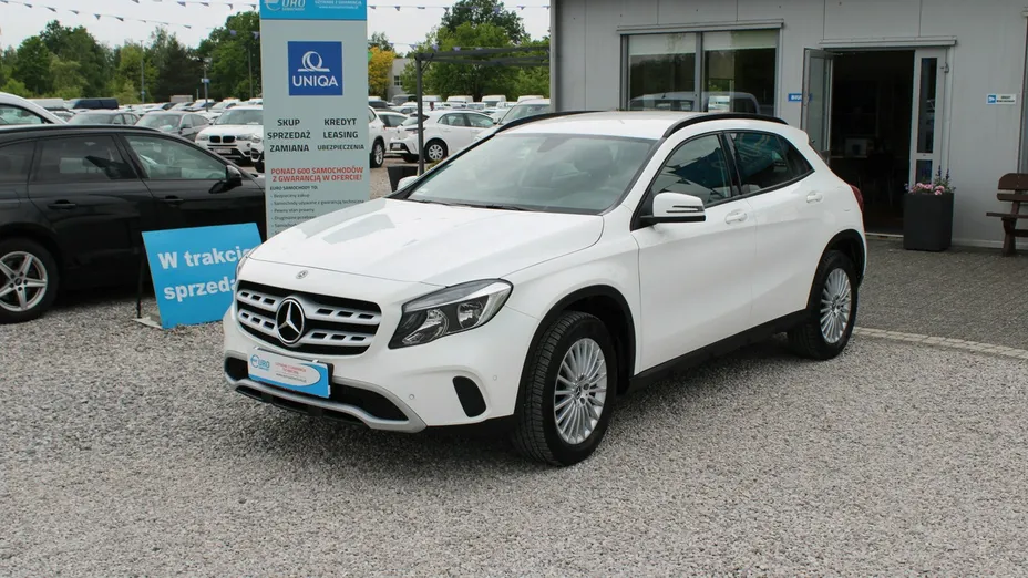MERCEDES-BENZ GLA -