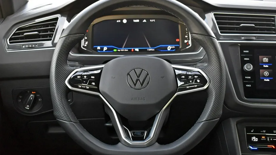 VOLKSWAGEN Tiguan -