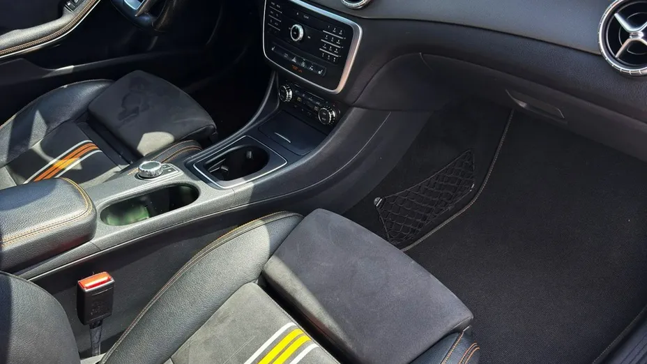 MERCEDES-BENZ CLA -