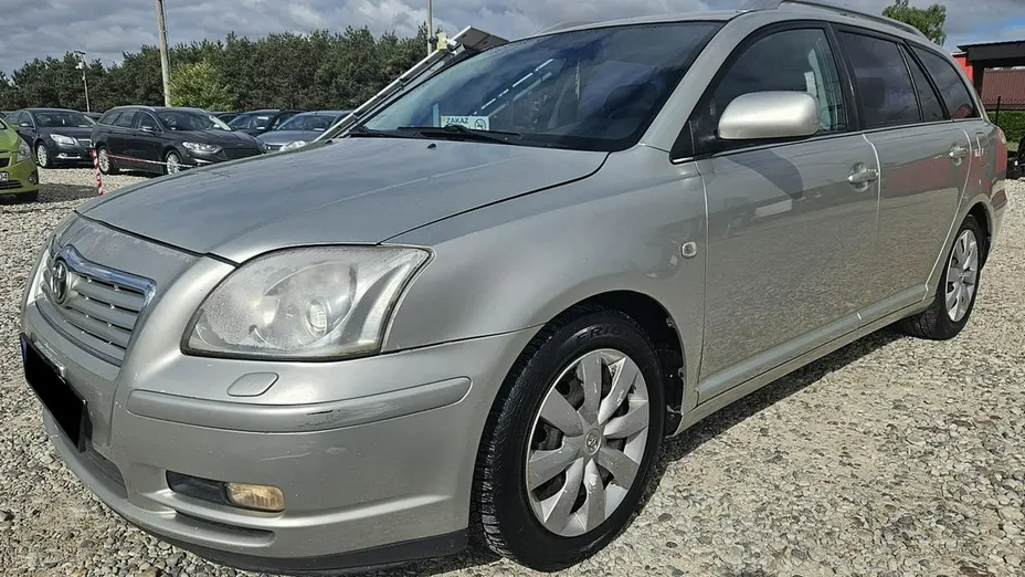 TOYOTA Avensis -