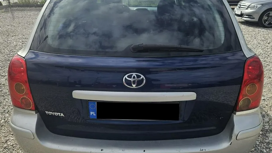 TOYOTA Avensis -