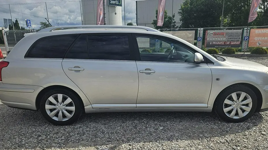 TOYOTA Avensis -