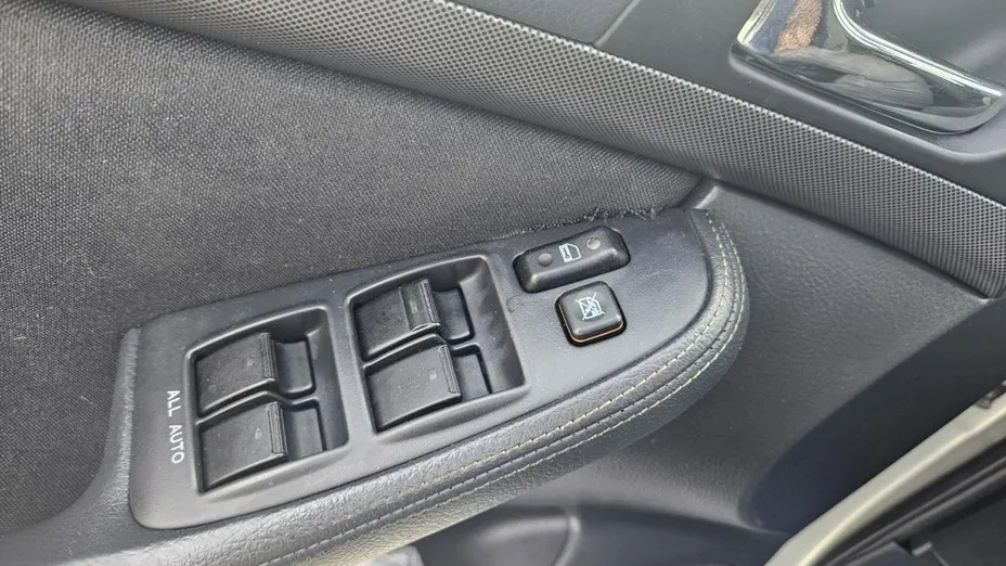 TOYOTA Avensis -