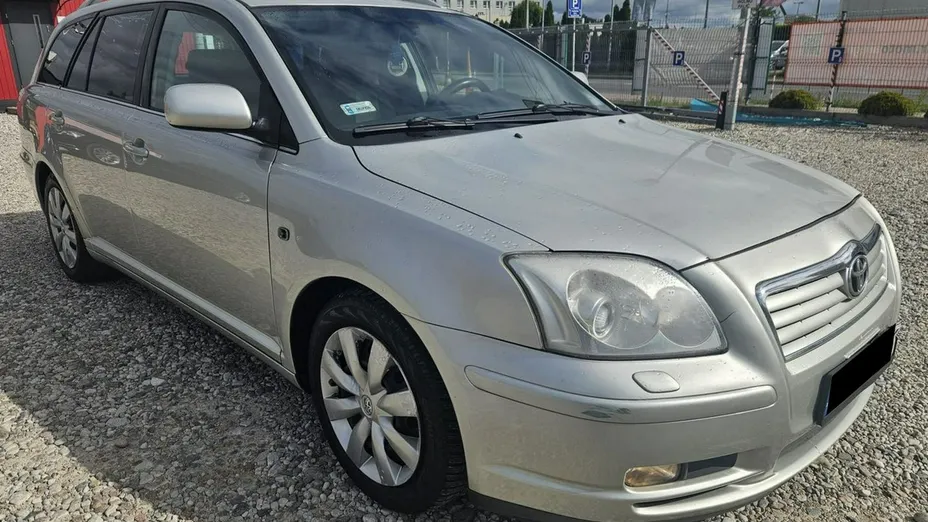 TOYOTA Avensis -