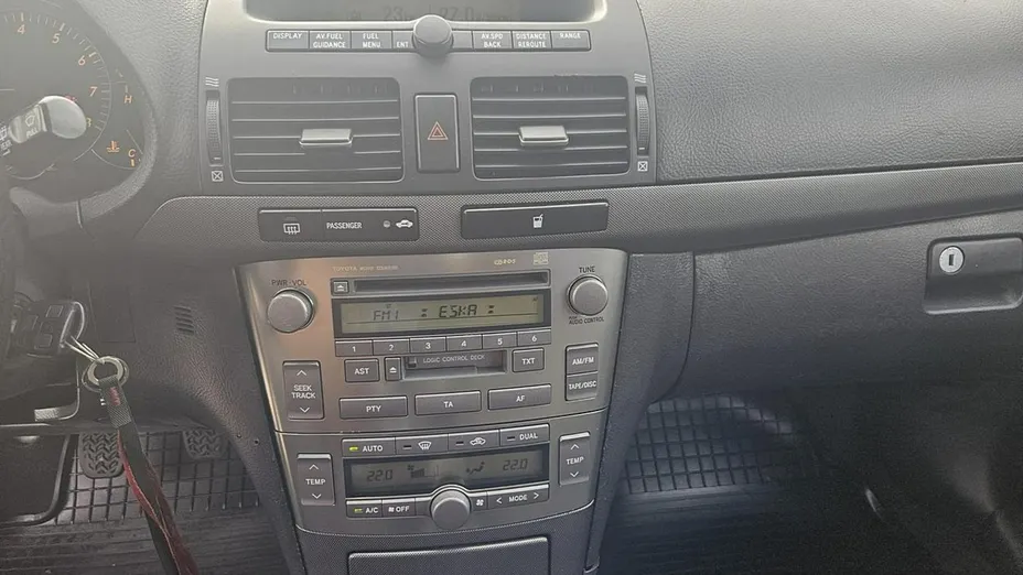 TOYOTA Avensis -
