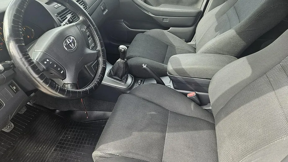 TOYOTA Avensis -