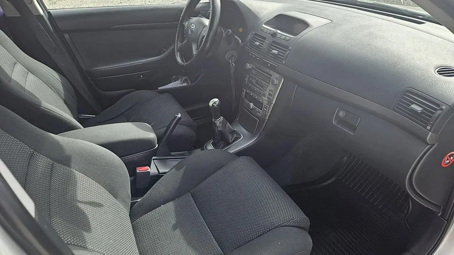 TOYOTA Avensis -