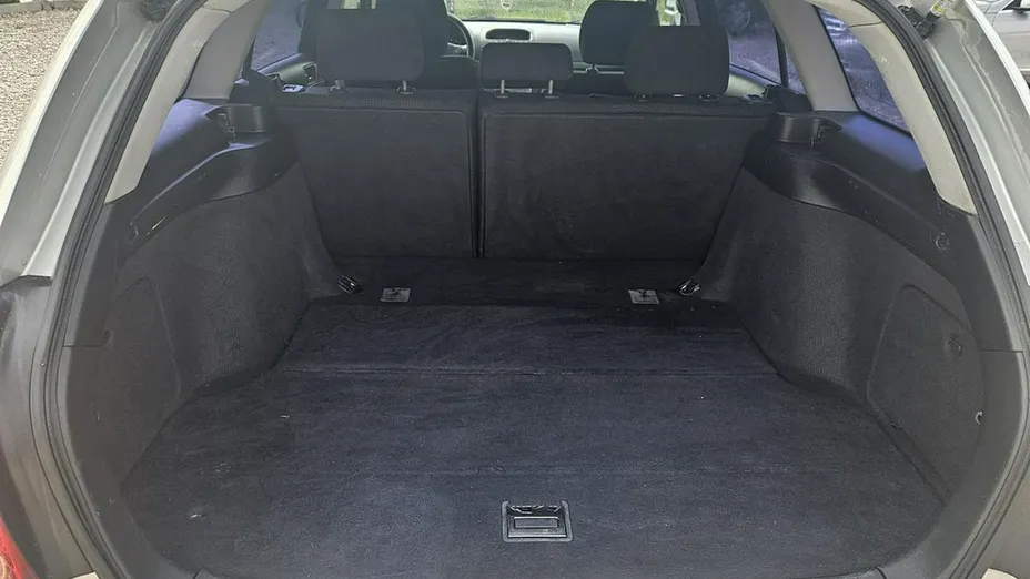 TOYOTA Avensis -