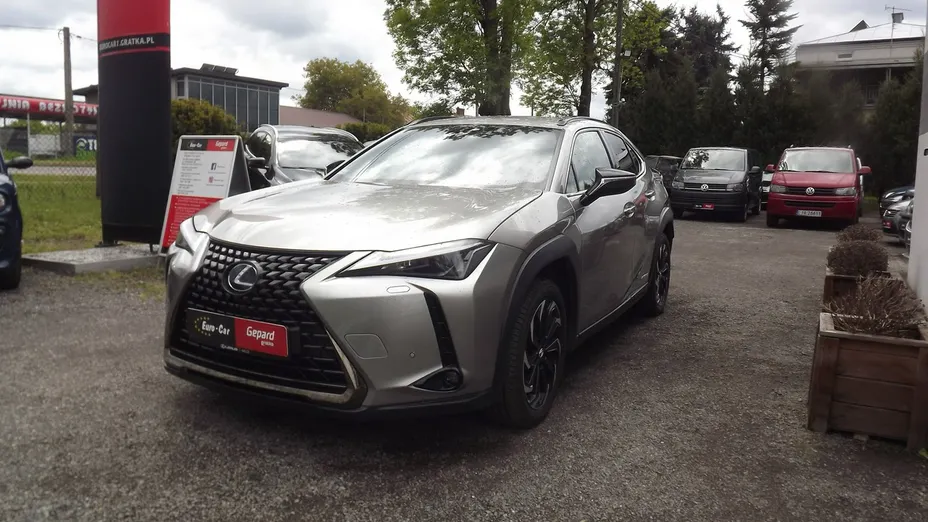 LEXUS UX -