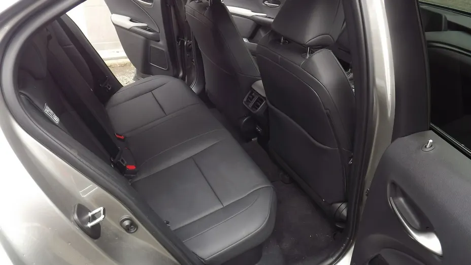 LEXUS UX -