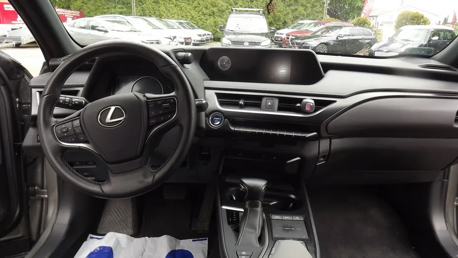 LEXUS UX -