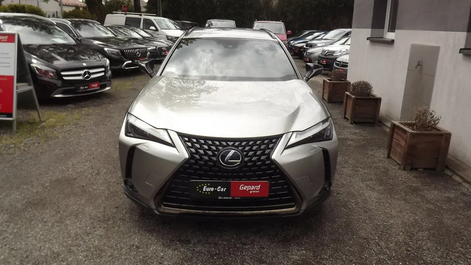 LEXUS UX -