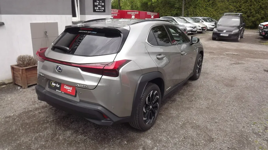 LEXUS UX -