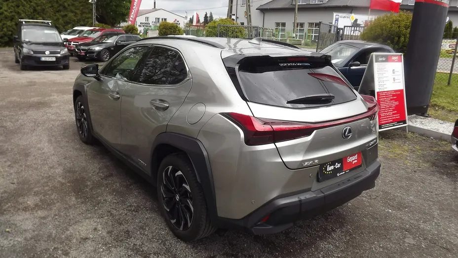 LEXUS UX -