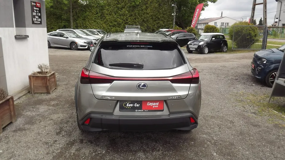 LEXUS UX -