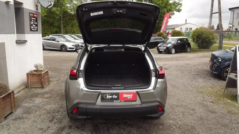 LEXUS UX -