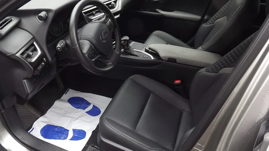 LEXUS UX -