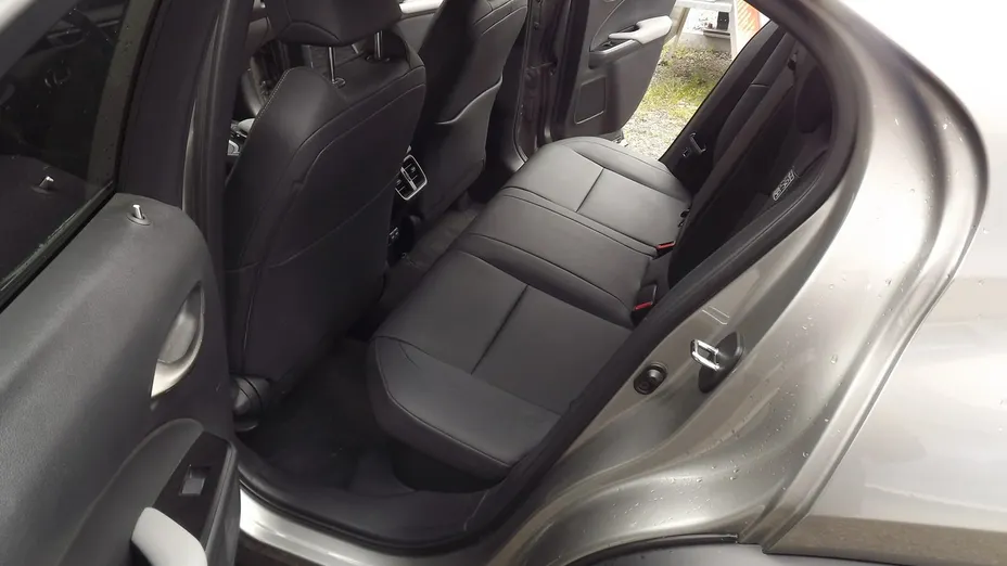 LEXUS UX -