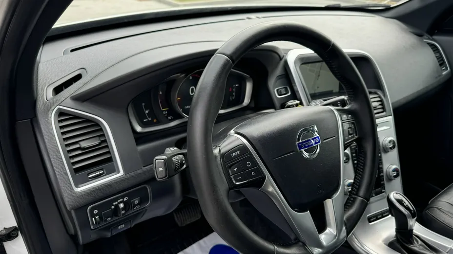 VOLVO XC60 -