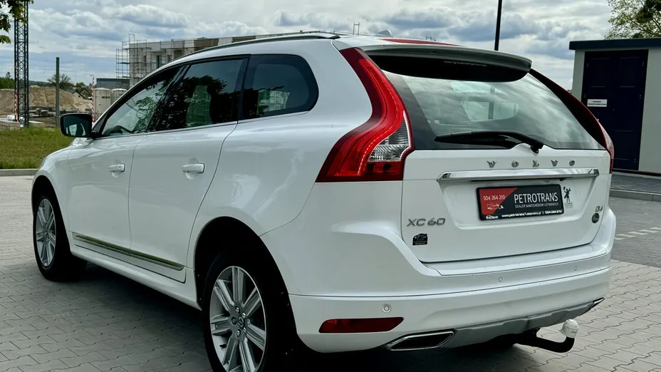 VOLVO XC60 -