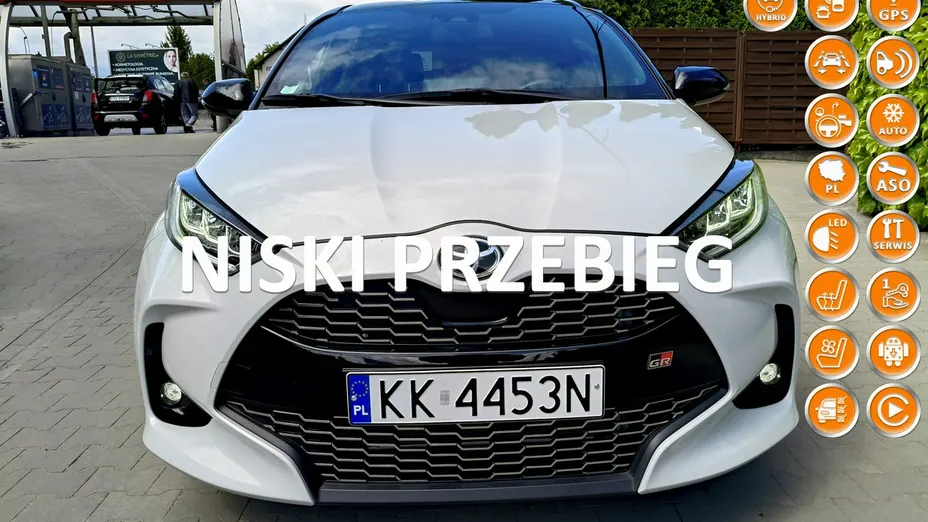 TOYOTA Yaris -