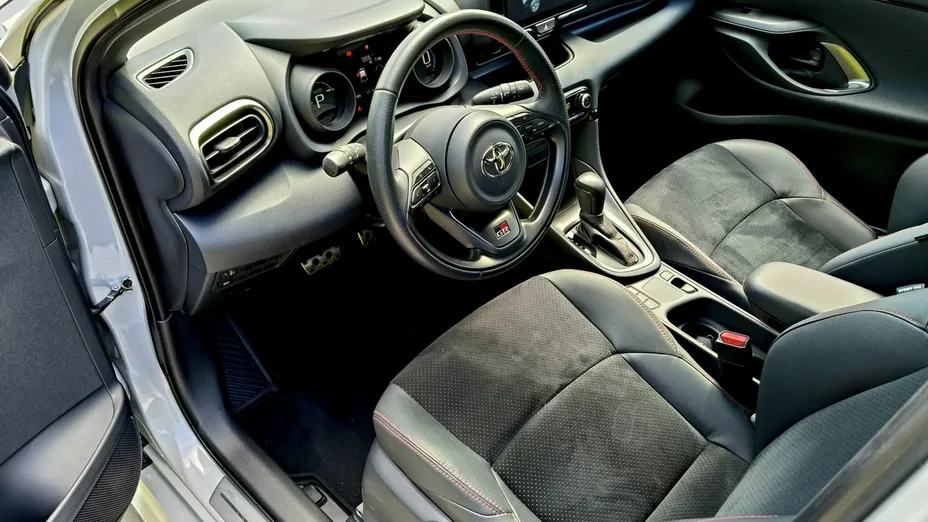 TOYOTA Yaris -