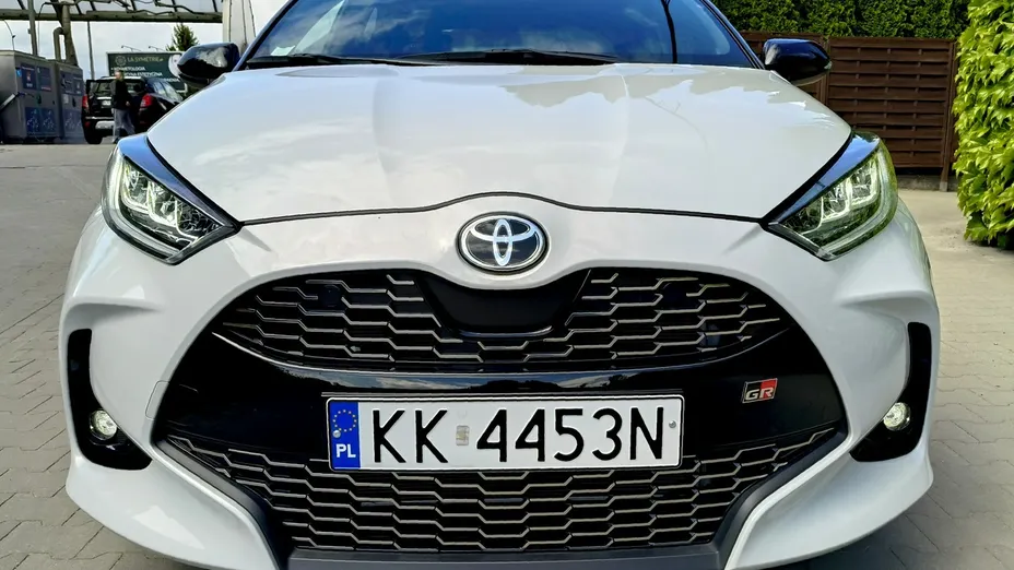 TOYOTA Yaris -