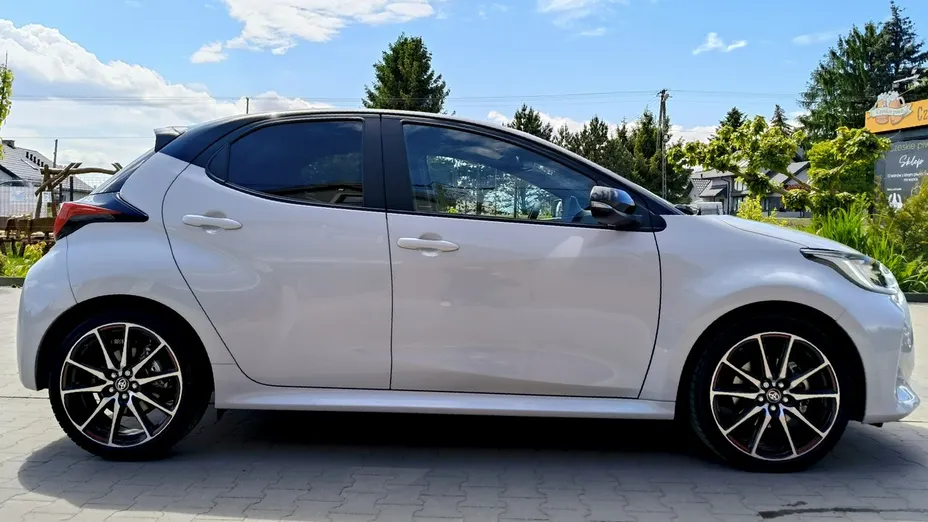 TOYOTA Yaris -