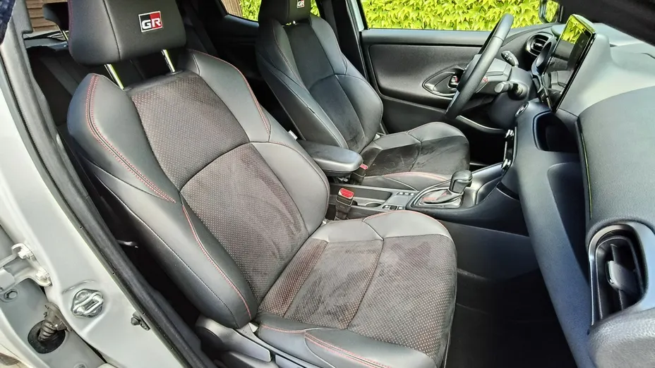 TOYOTA Yaris -