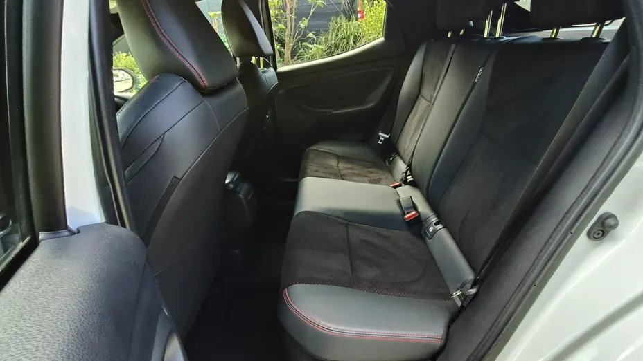 TOYOTA Yaris -