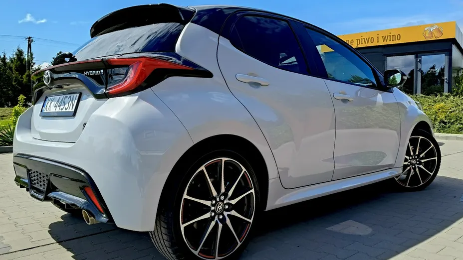 TOYOTA Yaris -