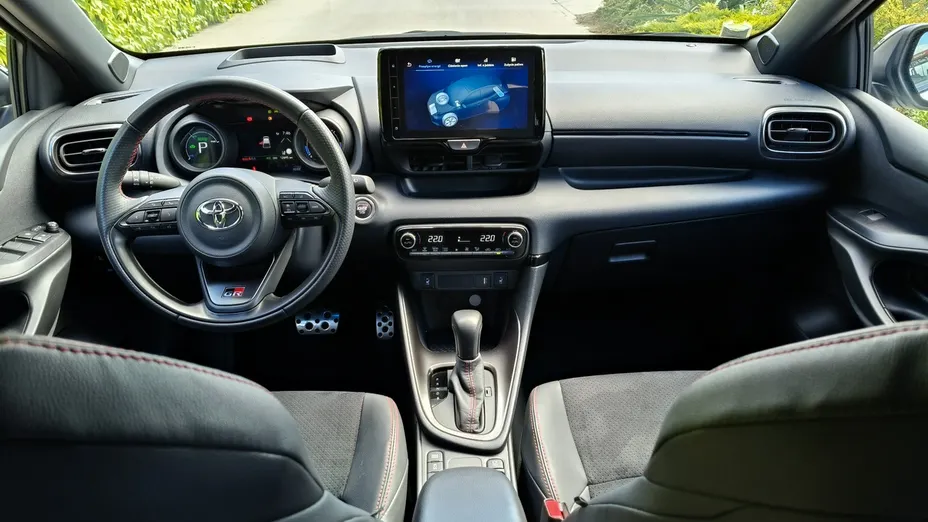 TOYOTA Yaris -